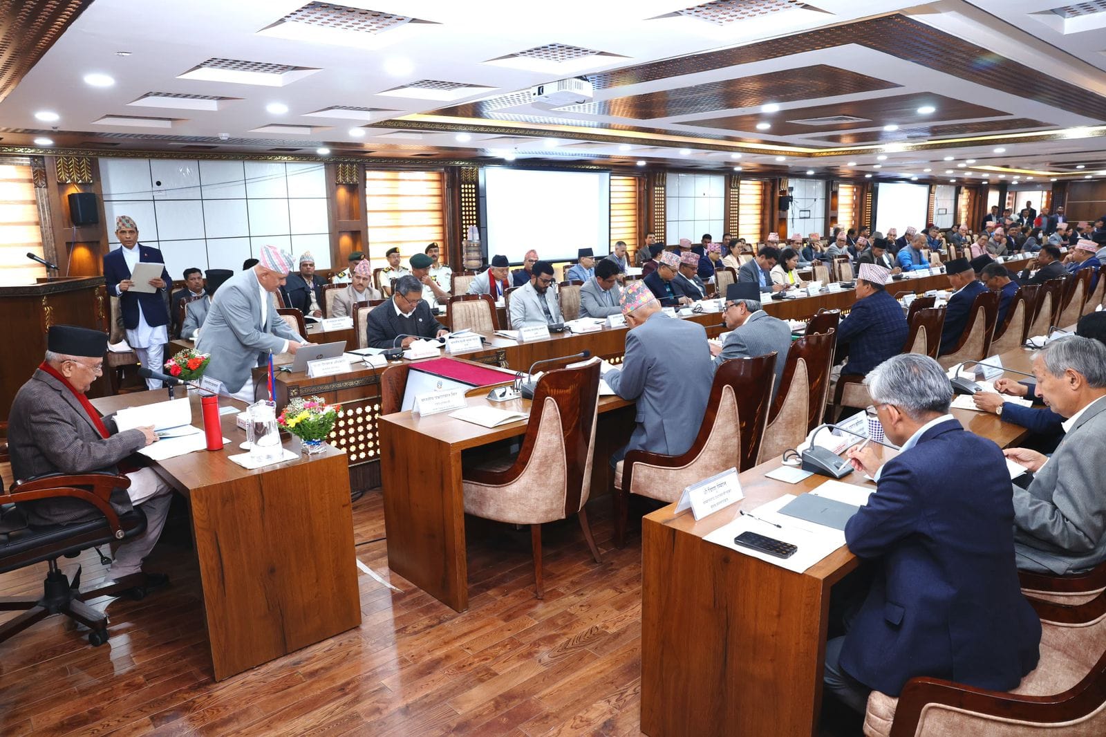 सम्माननीय प्रधानमन्त्रीज्यूको अध्यक्षतामा बसेको राष्ट्रिय विकास समस्या समाधान समितिको ५३ औं बैठकको केही फोटोहरु